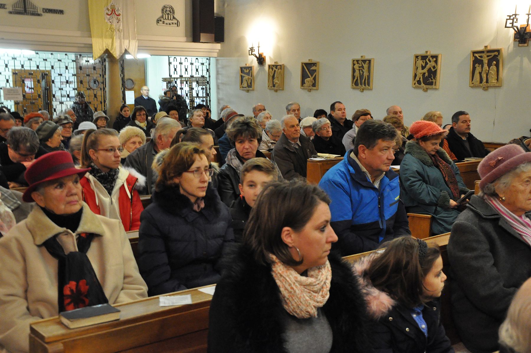 Körmenet és emlékezés Mattioni Eszterre Almássy-telepen